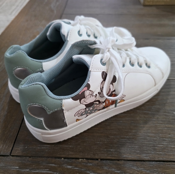 Aldi Exclusive Disney Mickey Mouse And Minnie Mouse Sneakers, Women's Size 7 - Picture 1 of 10